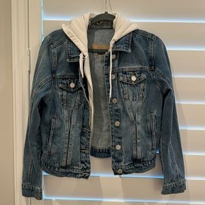 BlankNYC denim jacket with removable white hoodie.size S.